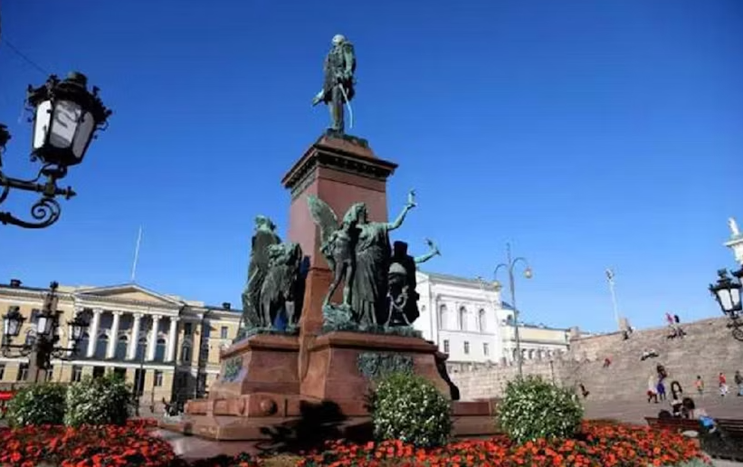 Helsinki highlights and Nuuksio reindeer park - Image 5